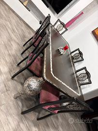 Tavolo antico bello.  