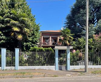 PORZIONE DI BIFAMILIARE A MUGGIÒ