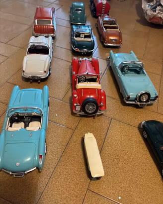 Collezione modellini auto vintage in metallo