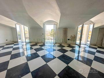 S2 Attico con ampio box auto