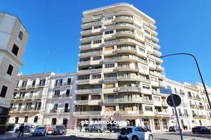 Locale commeriale via cavallotti c/o v.le virgilio