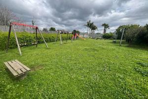 Casa indipendente di 400 m² con più di 5 locali a 