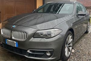 BMW 520d xDrive con cerchi in lega