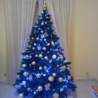 Albero di Natale completo di addobbi e luci