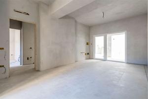 Trilocale ristrutturato con cortile e posto auto