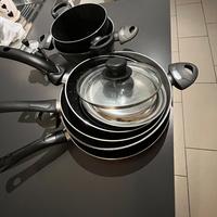 Pentole/piatti/bicchieri