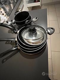 Pentole/piatti/bicchieri