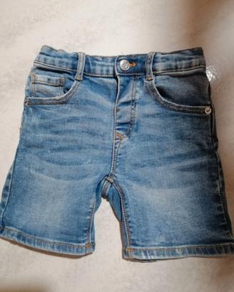 Pantaloncino di jeans bambino "Zara".