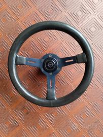 volante Momo 