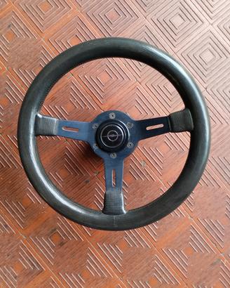 volante Momo 