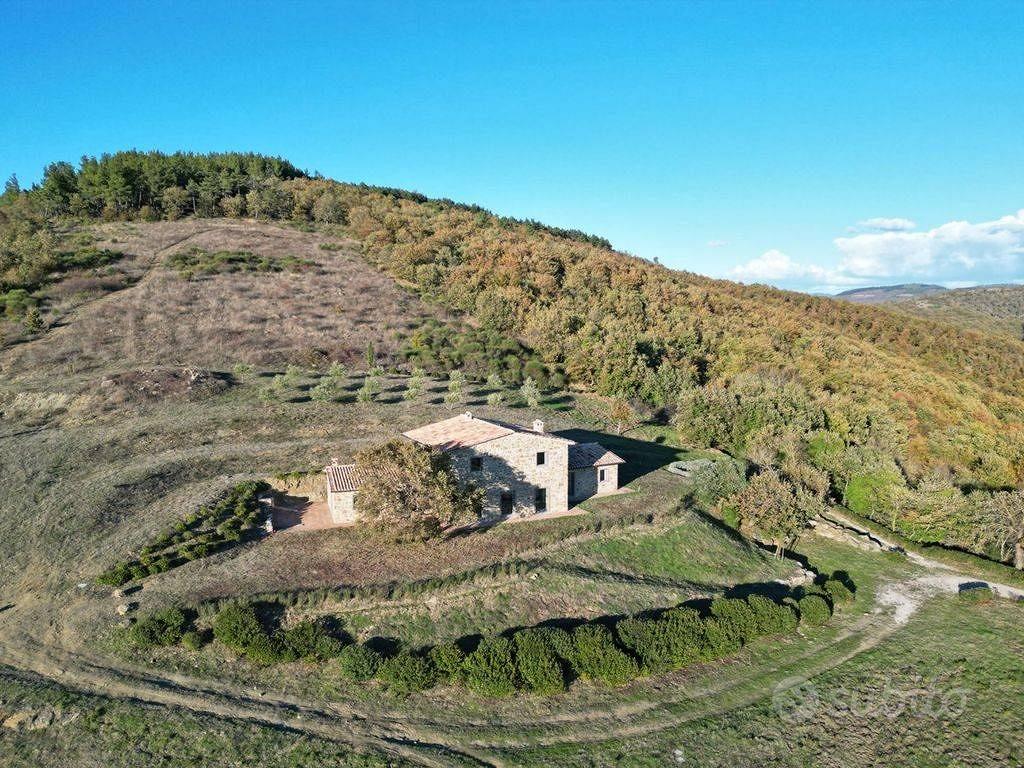 Rustico / Casale di 150 m² con più di 5 locali e b - Vista 4