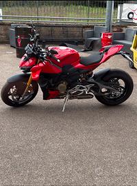 moto Ducati streetfighter v4s