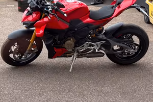 moto Ducati streetfighter v4s