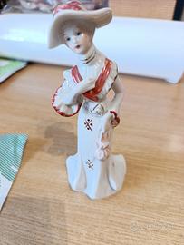 statuetta di porcellana 