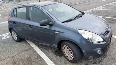 Hyundai i20 1.2 benzina 78CV–5 porte–135.000 km