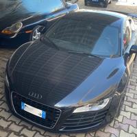 AUDI R8 allest v10 versione nera tagliandi_permute