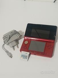 Nintendo 3ds con caricatore, pennin e mario kart 7
