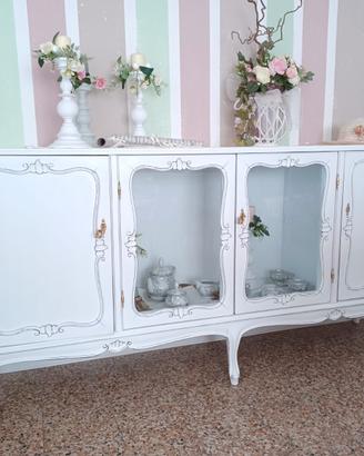 credenza rifatta in stile shabby 