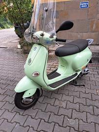Vespa Piaggio 125 verde