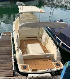 Barca tipo Gliser 7,88 entrofuoribordo mercury 5.0