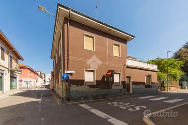 VILLA SINGOLA A LAINATE