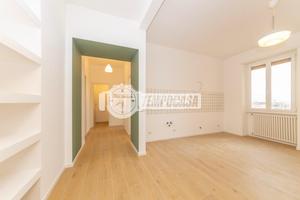 TRILOCALE COMPLETAMENTE RIFINITO CON BALCONE,PIGNE