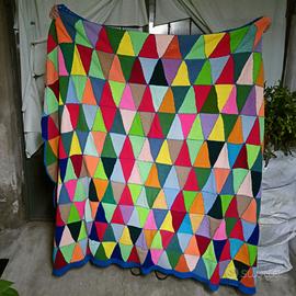 vecchia coperta della nonna in lana fatta a mano