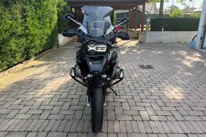 BMW R 1250 GS TRIPLE BLACK DA VETRINA