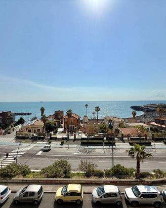 Appartamento di 185 m² con più di 5 locali a Catan