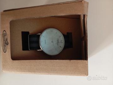 Orologio analogico al quarzo con cinturino in tela