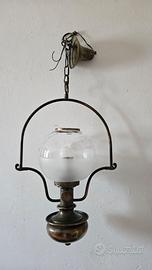 Lampadario vintage in ottone e vetro