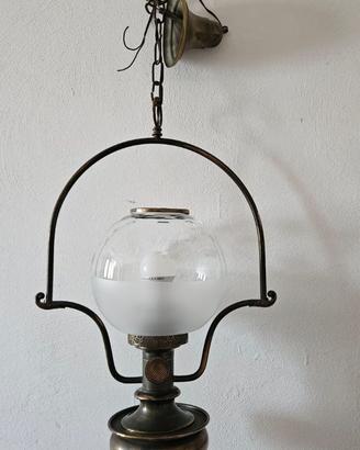 Lampadario vintage in ottone e vetro