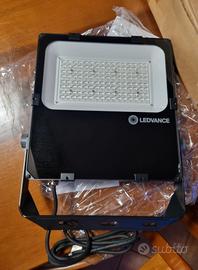 Faro LED Ledvance da esterno  potente 