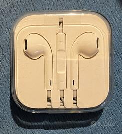 Nuove. Originali. Mai usate. Mai aperte.