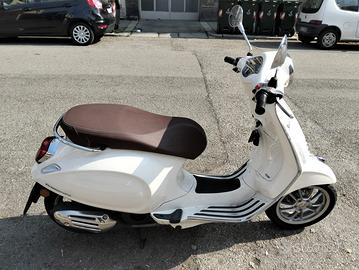 Vespa Primavera 125 Bianca