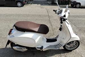 Vespa Primavera 125 Bianca