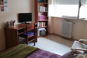 Singola per ragazza a disposizione