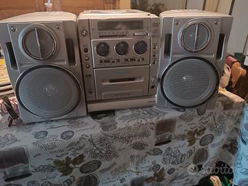stereo  con cassette ,c d , ecc.