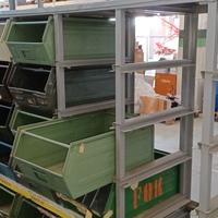 Cassette a bocca di lupo in ferro con scansie