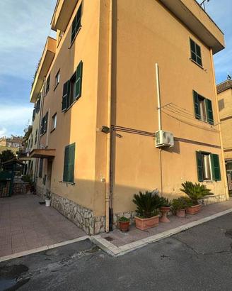 Appartamento di 91 m² con 3 locali e box auto a Ro