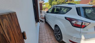 FORD KUGA ST LINE 