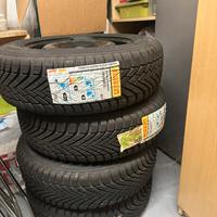 4 Cerchi in acciaio 15” gomm. invern. Pirelli