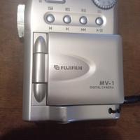 cinepresa fujica mv1 e altro materiale fotografico