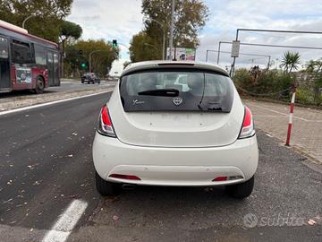 Lancia Ypsilon 1.0 FireFly 5 porte S&S Hybrid Ecoc