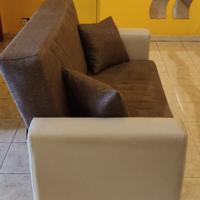 Divano due posti in tessuto con contenitore e pron