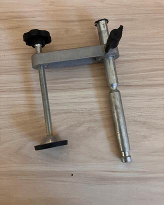 Morsetto Dewalt per seghetto sega troncatrice