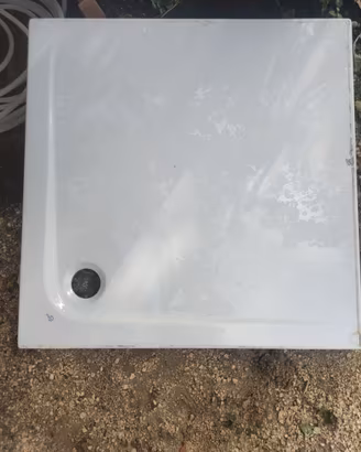 Piatto doccia 1m per 1m [più suo box doccia]