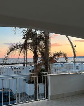 Appartamento fronte e vista mare