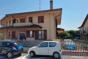 spaziosa bifamiliare con giardino