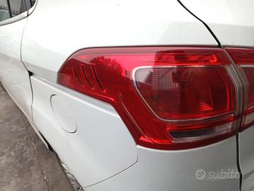 Fanale posteriore sinistro Ford b max anno 2013